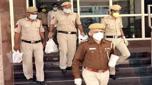 पिछले 15 दिनों से अपने घर नहीं जा रहे दिल्ली पुलिस के अफसर! पिछले 15 दिनों से अपने घर नहीं जा रहे दिल्ली पुलिस के अफसर!