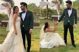 रोमांटिक म्यूजिक वीडियो "बारिश" रिलीज, नहीं जमी पारस-माहिरा की कमजोर केमिस्ट्री रोमांटिक म्यूजिक वीडियो "बारिश" रिलीज, नहीं जमी पारस-माहिरा की कमजोर केमिस्ट्री
