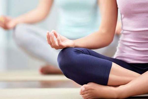 योग करने से संबंध होंगे मजबूत योग करने से संबंध होंगे मजबूत