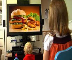 टीवी विज्ञापनों से बढ़ रही बच्चों में जंक फूड की आदत 
