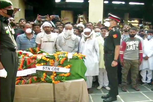 पुलवामा में शहीद हुए प्रशांत शर्मा का पार्थिव शरीर पहुंच घर पुलवामा में शहीद हुए प्रशांत शर्मा का पार्थिव शरीर पहुंच घर