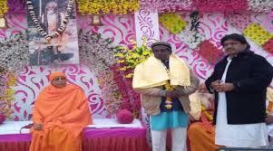 संत-महंतों ने इकबाल अंसारी को किया सम्मानित संत-महंतों ने इकबाल अंसारी को किया सम्मानित