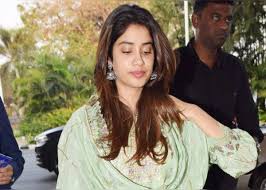 जाह्नवी कपूर की लेटेस्ट फोटोज को मिल रही तारीफ जाह्नवी कपूर की लेटेस्ट फोटोज को मिल रही तारीफ