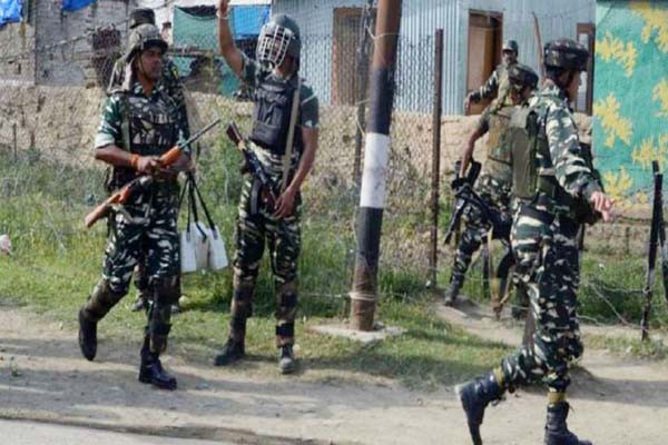 जम्मू-कश्मीर सुरक्षा बलों के एनकाउंटर में 3 आतंकवादी ढेर