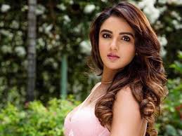 अभिनेत्री जैस्मिन भसीन फिट रहने कर रही हैं बिल्डिंग के चारों ओर वॉक अभिनेत्री जैस्मिन भसीन फिट रहने कर रही हैं बिल्डिंग के चारों ओर वॉक