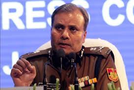 दिल्ली हिंसा: एनएसए की बैठक में जा रहे दिल्ली पुलिस आयुक्त को बीच रास्ते से लौटाया दिल्ली हिंसा: एनएसए की बैठक में जा रहे दिल्ली पुलिस आयुक्त को बीच रास्ते से लौटाया