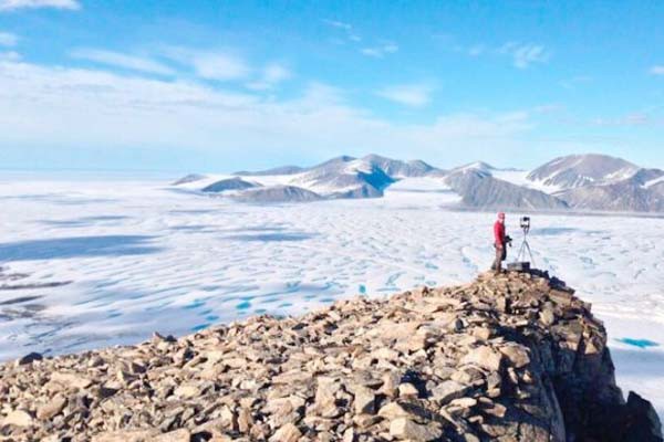 ग्लोबल वार्मिंग के कारण 4,000 वर्ष पुरानी हिमचट्टान के टुकड़े-टुकड़े हुए