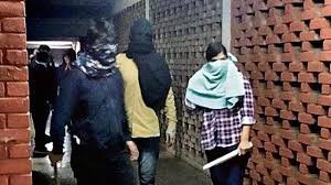 जेएनयू हिंसा के दिन हाथ में डंडे पकड़ी नकाबपोश लड़की की हुई पहचान जेएनयू हिंसा के दिन हाथ में डंडे पकड़ी नकाबपोश लड़की की हुई पहचान