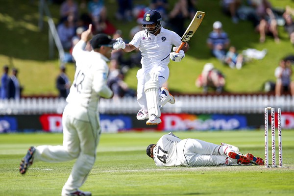 पहले टेस्ट में न्यूजीलैंड ने भारत को 165 रनों पर समेटा 