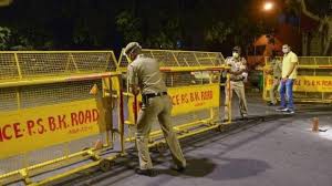 दिल्ली का मयूरध्वज अपार्टमेंट सील, 300 परिवार कैद दिल्ली का मयूरध्वज अपार्टमेंट सील, 300 परिवार कैद