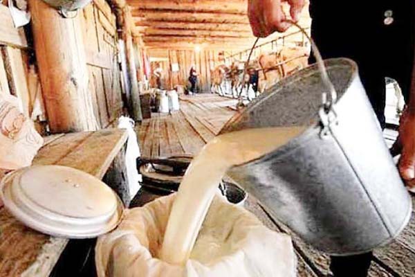 दिल्ली में दूध 200 रुपए लीटर दिल्ली में दूध 200 रुपए लीटर