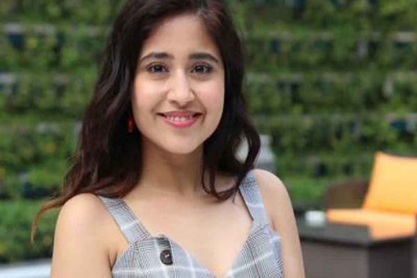 बहुप्रतीक्षित वेब सीरीज 'मिर्जापुर-2' में अपने नए लुक से श्वेता ने लोगों का दिल जीता बहुप्रतीक्षित वेब सीरीज 'मिर्जापुर-2' में अपने नए लुक से श्वेता ने लोगों का दिल जीता