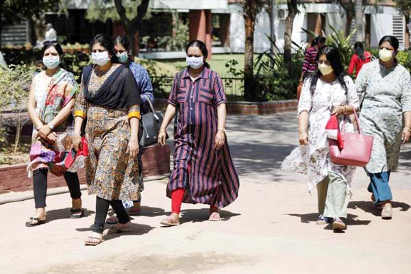 गुजरात में कोरोना पीड़ितों की संख्या हुई 43, अब तक 3 मौतें गुजरात में कोरोना पीड़ितों की संख्या हुई 43, अब तक 3 मौतें