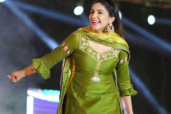 सपना का डांस देखा गया 18 करोड़ से ज्यादा बार -हरियाणा की छोरी ने यूट्यूब पर मचाया गदर सपना का डांस देखा गया 18 करोड़ से ज्यादा बार -हरियाणा की छोरी ने यूट्यूब पर मचाया गदर