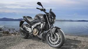 पल्सर आरएस400 बाइक लांच करने की तैयारी -डोमीनार 400 बाइक भी दिखती है सीएस400 की तरह 