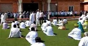 घेराव राज भवन का नहीं, दल बदलने वालों के घरों होना चाहिए ! घेराव राज भवन का नहीं, दल बदलने वालों के घरों होना चाहिए !