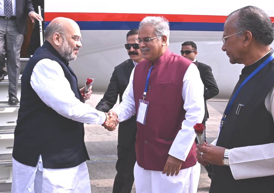 मुख्यमंत्री ने केन्द्रीय गृह मंत्री अमित शाह की अगवानी की, रायपुर में मध्य क्षेत्रीय परिषद की 22 वीं बैठक मुख्यमंत्री ने केन्द्रीय गृह मंत्री अमित शाह की अगवानी की, रायपुर में मध्य क्षेत्रीय परिषद की 22 वीं बैठक