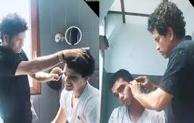 अर्जुन का हेयरकट करते नजर आये सचिन अर्जुन का हेयरकट करते नजर आये सचिन