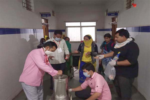 इंसानियत ही हमारा सबसे बड़ा धर्म है रोटी बैंक के माध्यम से मिल रहा है भोजन इंसानियत ही हमारा सबसे बड़ा धर्म है रोटी बैंक के माध्यम से मिल रहा है भोजन