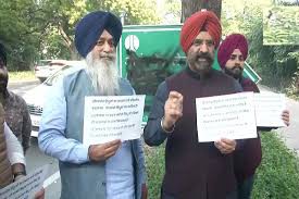 विधायक ने दिल्ली में औरंगजेब लेन के नामपट्ट पर पोती कालिख विधायक ने दिल्ली में औरंगजेब लेन के नामपट्ट पर पोती कालिख