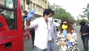 प्रवासियों के लिए 'फरिश्ता' बने अभिनेता सोनू सूद, फिर मजदूरों से भरी बसों को किया रवाना प्रवासियों के लिए 'फरिश्ता' बने अभिनेता सोनू सूद, फिर मजदूरों से भरी बसों को किया रवाना