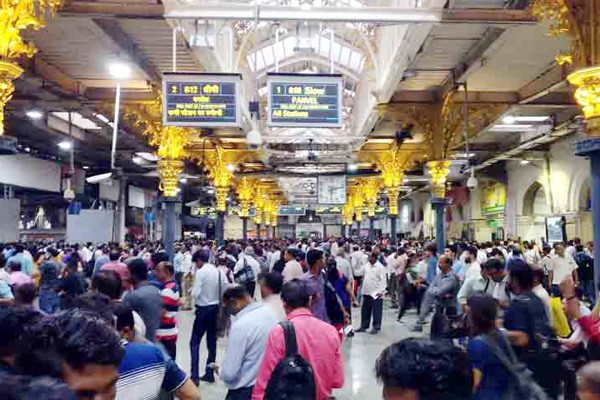 सीएसएमटी स्टेशन फाइव स्टार रेटिंग के साथ सम्मानित सीएसएमटी स्टेशन फाइव स्टार रेटिंग के साथ सम्मानित