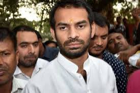 लालू की सेहत को लेकर चिकित्सकों की अलग-अलग राय - तेजप्रताप बोले- ठीक नहीं है पिता की तबीयत लालू की सेहत को लेकर चिकित्सकों की अलग-अलग राय - तेजप्रताप बोले- ठीक नहीं है पिता की तबीयत