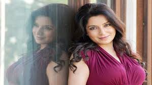 (रंगसंसार) ऑनलाइन क्लासेज ले रहीं टिस्का (रंगसंसार) ऑनलाइन क्लासेज ले रहीं टिस्का