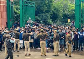 जामिया में 28 दिन बाद भी डटे प्रदर्शनकारी जामिया में 28 दिन बाद भी डटे प्रदर्शनकारी