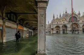 खूबसूरत नहरों का शहर वेनिस बाढ़ की चपेट में खूबसूरत नहरों का शहर वेनिस बाढ़ की चपेट में
