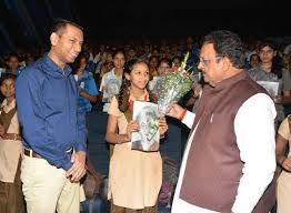 30 बच्चों को गांधियन चैलेंज विजेता पुरस्कार 30 बच्चों को गांधियन चैलेंज विजेता पुरस्कार