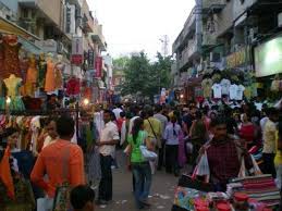 दिल्ली : साप्ताहिक बाजारों में नहीं दिखी भीड़ दिल्ली : साप्ताहिक बाजारों में नहीं दिखी भीड़