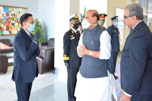 रूस लाएगा भारत के साथ हुए समझौतों को पूरा करने में तेजी : रक्षा मंत्री राजनाथ सिंह रूस लाएगा भारत के साथ हुए समझौतों को पूरा करने में तेजी : रक्षा मंत्री राजनाथ सिंह
