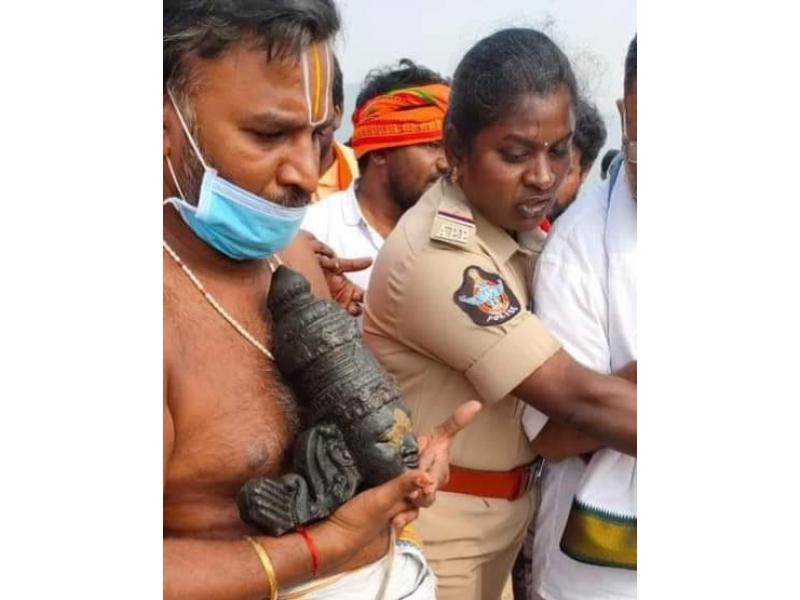 మూడు విగ్రహాల దాడుల్లో ఒకే రంపాలు మూడు విగ్రహాల దాడుల్లో ఒకే రంపాలు