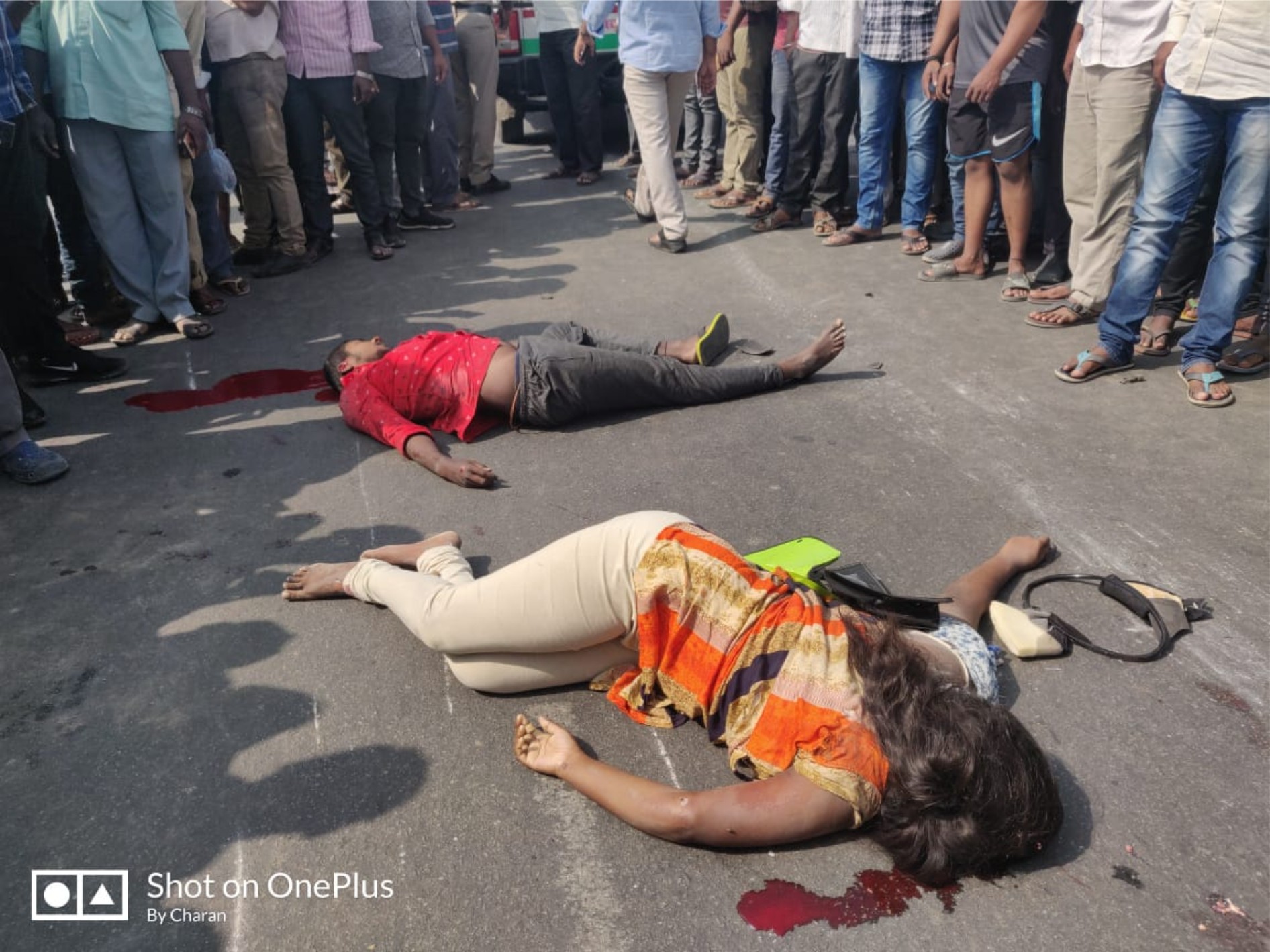 స్కూటీ ని ఢీ కొట్టిన రెడీ మిక్స్ లారీ….అక్క, తమ్ముడు అక్కడికక్కడే మృతి. స్కూటీ ని ఢీ కొట్టిన రెడీ మిక్స్ లారీ….అక్క, తమ్ముడు అక్కడికక్కడే మృతి.