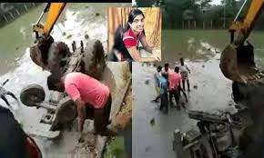 కళ్ల ముందే టైర్ కింద కూతురు దుర్మరణం కళ్ల ముందే టైర్ కింద కూతురు దుర్మరణం