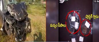 హీరో రాజశేఖర్ కారులో బాటిల్స్ హీరో రాజశేఖర్ కారులో బాటిల్స్