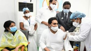 జగన్ దంపతుల వ్యాక్సిన్ఁ జగన్ దంపతుల వ్యాక్సిన్ఁ