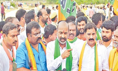 జోగులాంబ నుంచి బండి పాదయాత్ర జోగులాంబ నుంచి బండి పాదయాత్ర