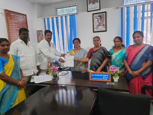 కేంద్రం ధాన్యం కొనుగోలు చేయాల్సిందే ఎమ్మెల్యే గొంగిడి సునీత కేంద్రం ధాన్యం కొనుగోలు చేయాల్సిందే ఎమ్మెల్యే గొంగిడి సునీత