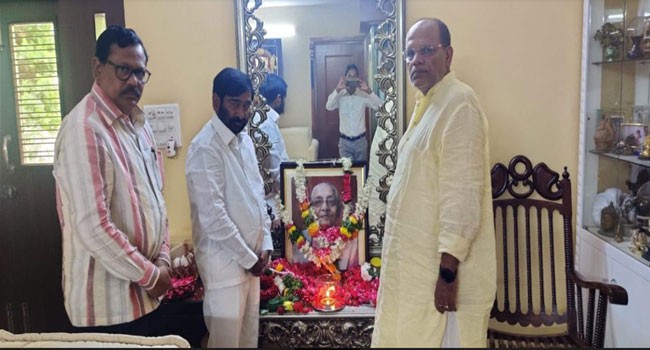 సీఎస్ సోమేశ్ కుమార్ ను పరామర్శించిన మంత్రి జగదీశ్ రెడ్డి సీఎస్ సోమేశ్ కుమార్ ను పరామర్శించిన మంత్రి జగదీశ్ రెడ్డి