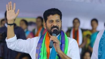 మీ అయ్య కాంగ్రెసోళ్ల బూట్లు నాకిండు... నువ్వేమో సినిమా వాళ్ల సంక నాకుతున్నావ్...