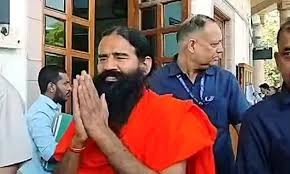 సుప్రీంకోర్టులో హాజరై చేతులు జోడించి బాబా రాందేవ్ బేషరతు క్షమాపణలు సుప్రీంకోర్టులో హాజరై చేతులు జోడించి బాబా రాందేవ్ బేషరతు క్షమాపణలు
