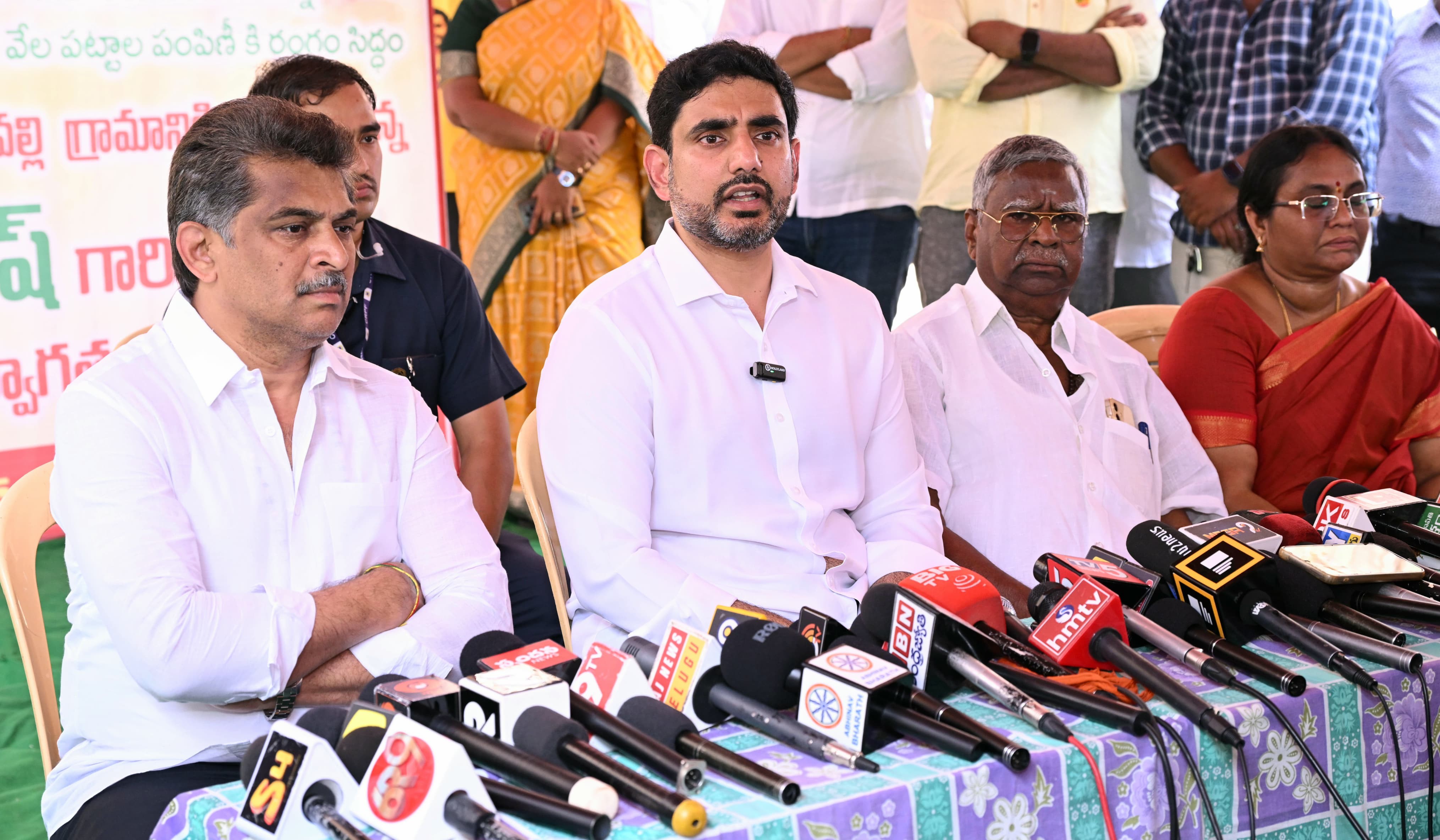 పట్టా పంపిణీ కార్యక్రమాన్ని ప్రారంభించిన మంత్రి లోకేష్