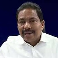 ఎవ్వరిని ఎదగనీయకుండా విశ్వరూపం