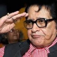 బాలీవుడ్ హీరో మనోజ్ కుమార్ మృతి