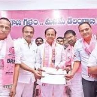 హైదరాబాద్, రంగారెడ్డి పార్టీ నేతలతో కేసీఆర్ భేటీ