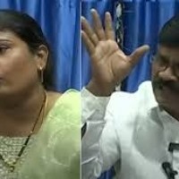 వైఎస్ జగన్ క్షమాపణ చెప్పాలి