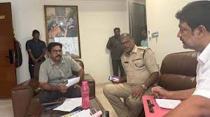 వంశీ ఇంకెన్నాళ్లు... వంశీ ఇంకెన్నాళ్లు...