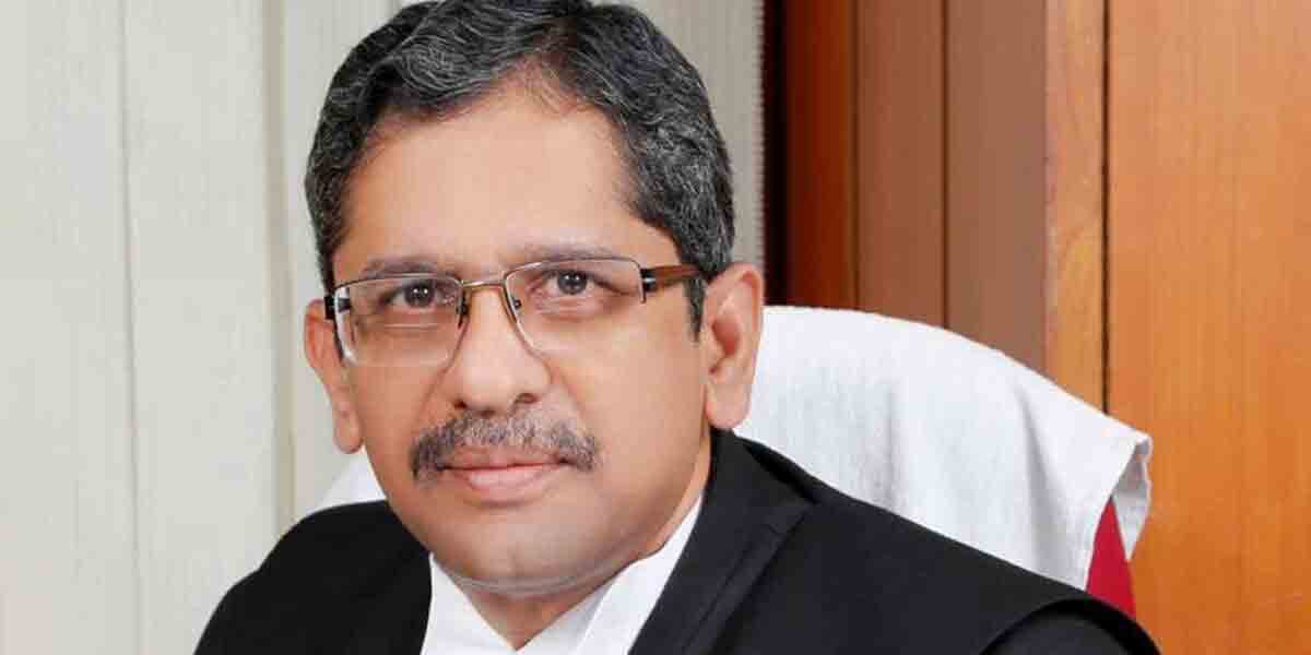 సీబీఐ,వివిధ దర్యాప్తు సంస్థల తీరుపై సీజేఐ తీవ్ర వ్యాఖ్యలు జార్ఖండ్ ధన్బాద్ సెషన్స్ జడ్జి హత్య కేసు సుమోటోగా విచారణ దర్యాప్తు సంస్థల తీరును తప్పు పట్టిన సీజేఐ సీబీఐ తన తీరు మార్చుకోవడం లేదని ఆగ్రహం ఇలాంటి చార్జిషీట్ను ఇప్పటివరకు చూడలే సీబీఐ,వివిధ దర్యాప్తు సంస్థల తీరుపై సీజేఐ తీవ్ర వ్యాఖ్యలు జార్ఖండ్ ధన్బాద్ సెషన్స్ జడ్జి హత్య కేసు సుమోటోగా విచారణ దర్యాప్తు సంస్థల తీరును తప్పు పట్టిన సీజేఐ సీబీఐ తన తీరు మార్చుకోవడం లేదని ఆగ్రహం ఇలాంటి చార్జిషీట్ను ఇప్పటివరకు చూడలే